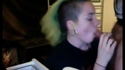 Студентка глотает сперму