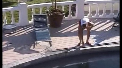 В бассейне порно