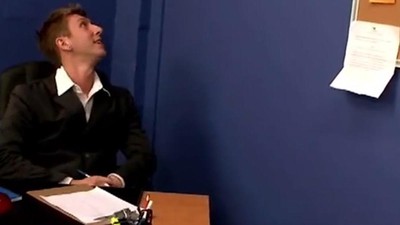 Трахает с ребенком