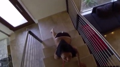 Хозяйка наказывает служанку