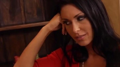 Шикарную брюнетку ебут