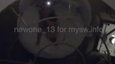 Мужик пердит в рот