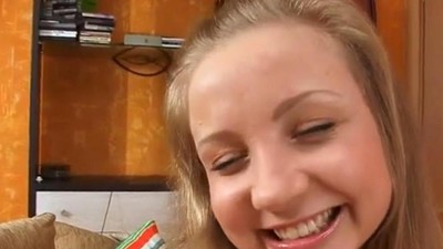 Начальника раздевается