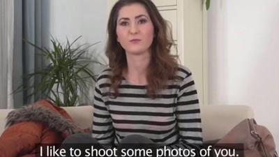 Член об диван