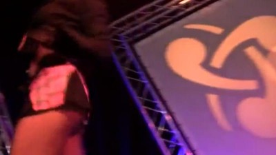 С красивыми девчонками