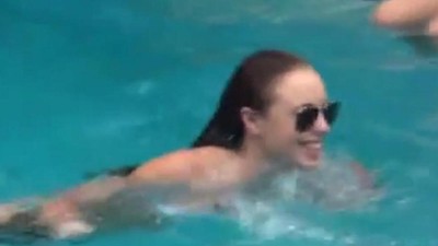 Блондинку в трусах