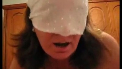 Надевают маску