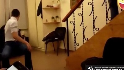 Видео как раздеваются девушки