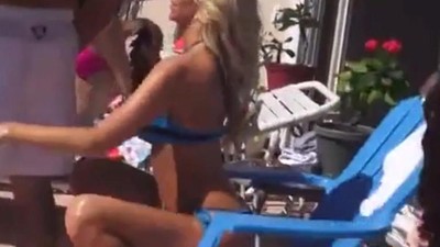 Угостил друга жену