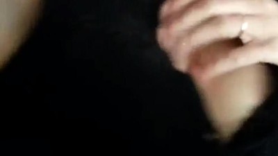 Порно девушка ласкает себя