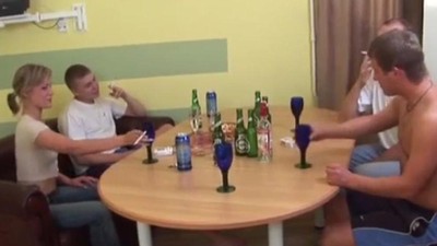 Пристают в метро