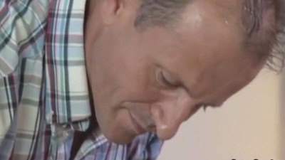 Лижет попу мужику