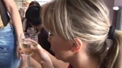 Студентка сдает