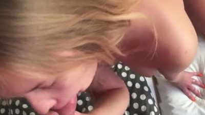 Сосут в машине молодые