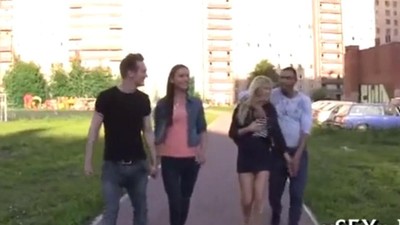 Я смотрю как друзья ебут мою жену