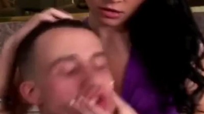 Очень любит сосать