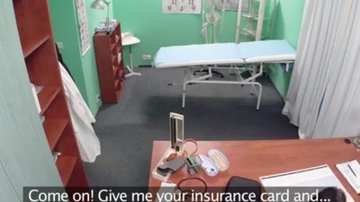 Трахает спящею